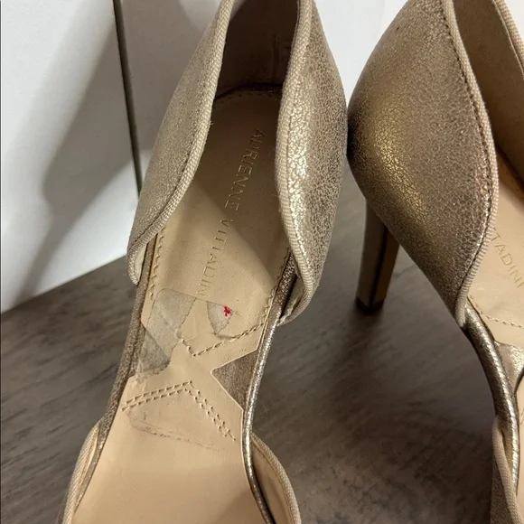 Adrienne Vittadini Leather Gold Pointed Toe Heels Pumps - 8.5 - Picture 3 of 5